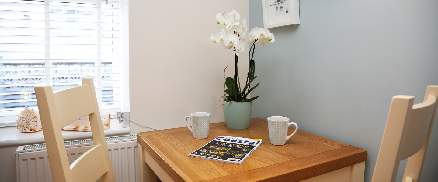 dining area, self catering holiday cottage in conwy, north wales, self catering kitchen area in kirrin cottage conwy holiday 