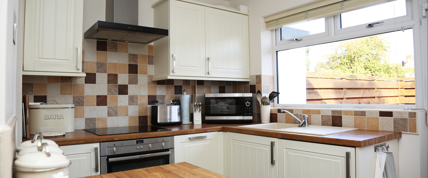 self catering kitchen area in kirrin cottage conwy holiday 
