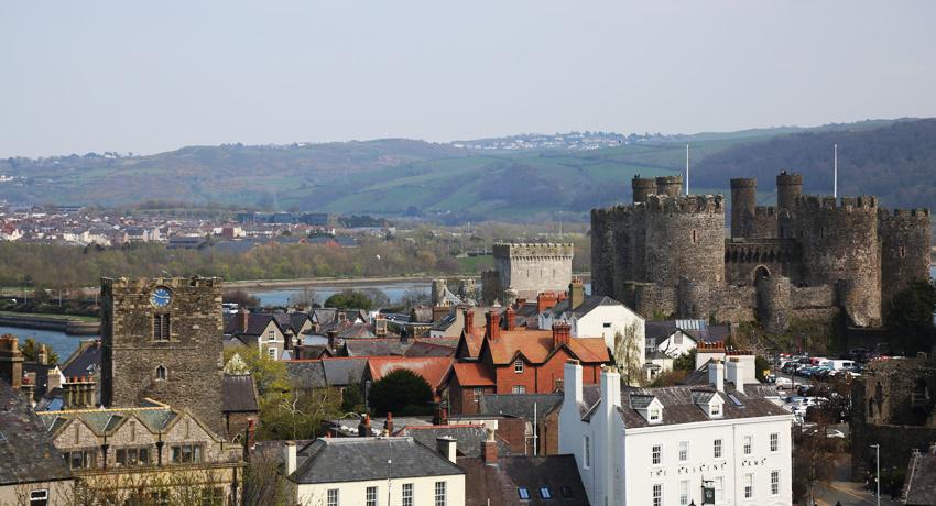 conwy-castle-walls-deganwy-llandudno-snowdonia-holiday