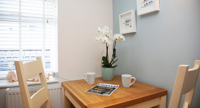 kirrin cottage romantic dining area for 2 self catering holiday north wales conwy llandudno snowdonia 