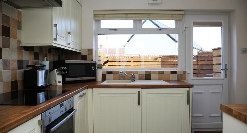 kirrin cottage kitchen self catering holiday