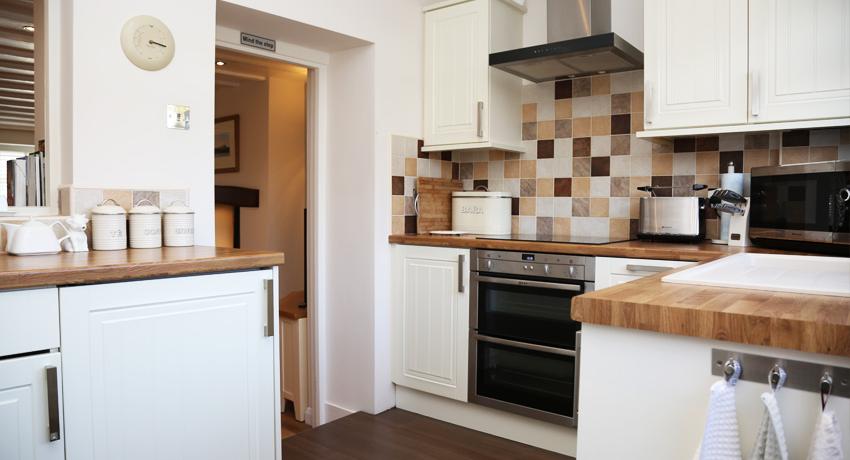 kirrin cottage kitchen self catering holiday
